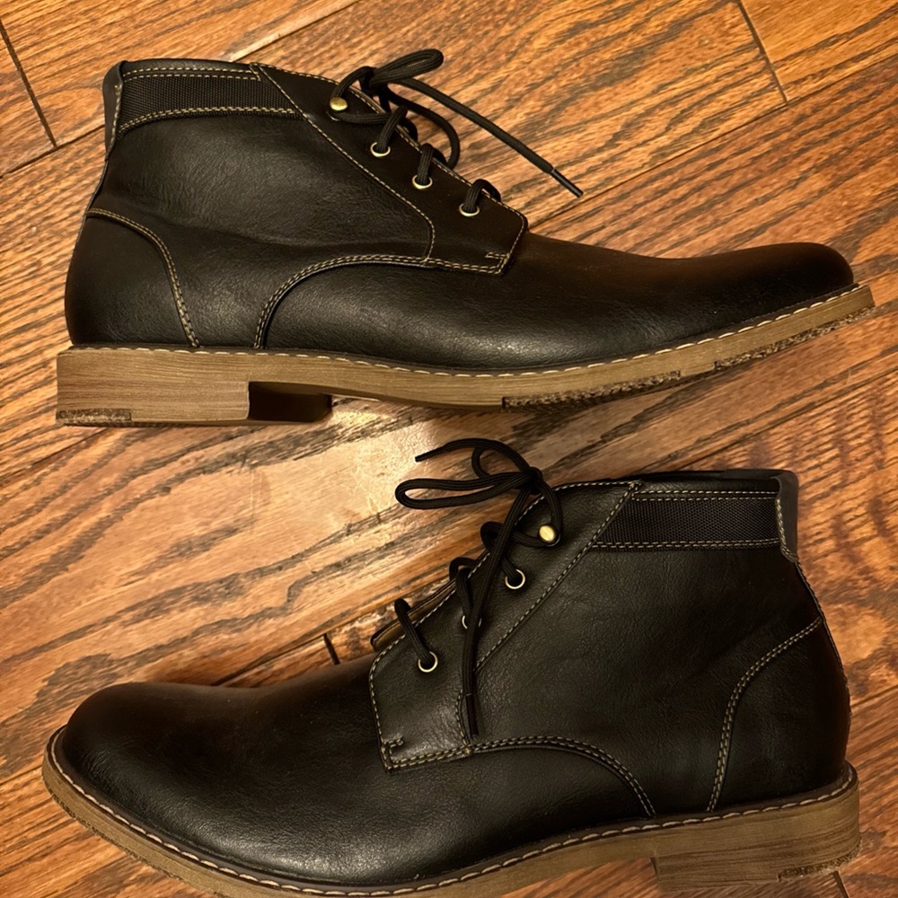 Elegant Black Leather Chukka Boots for Men